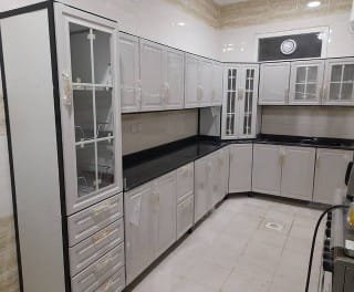 معلم تفصيل مطابخ حسب الطلب في الرياض