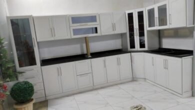 فني لمطابخ المنيوم حسب الطلب داخل الرياض